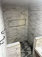 Emerald Luxe Suites