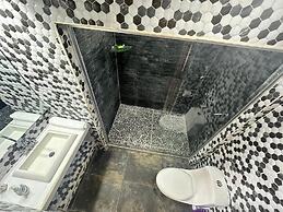 Emerald Luxe Suites