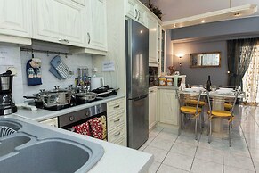 Chrisoupoli Cheerful 2 Bd Apt w Balcony