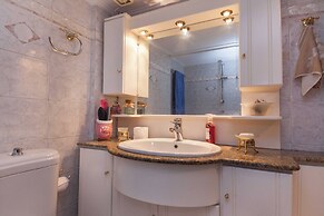 Chrisoupoli Cheerful 2 Bd Apt w Balcony