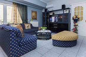 Chrisoupoli Cheerful 2 Bd Apt w Balcony