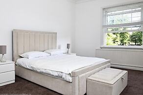 Cozy 4-bed Cottage Garden Walk to River Thames