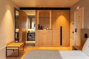 Palatial Suites