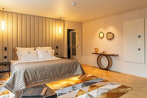 Palatial Suites