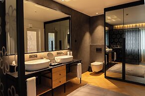 Palatial Suites