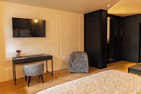 Palatial Suites