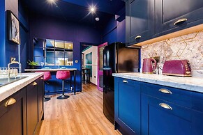 Large 5 Bedroom Home perfect for groups