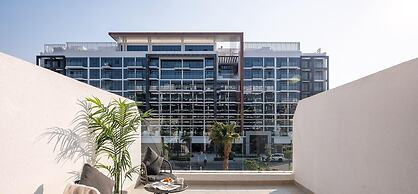 10mins From Dubai Mall Studio With a Large Balcony
