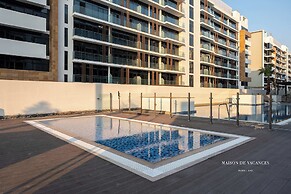10mins From Dubai Mall Studio With a Large Balcony