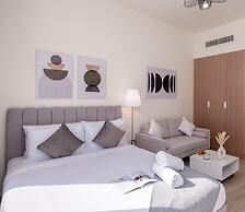 10mins From Dubai Mall Studio With a Large Balcony