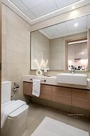 10mins From Dubai Mall Studio With a Large Balcony
