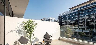 10mins From Dubai Mall Studio With a Large Balcony