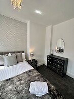 Large Five Bedroom Home with parking