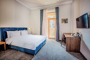 Alma Boutique Hotel