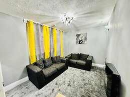 4 Bedrooms Full House Stourbridge Birmingham