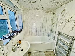 4 Bedrooms Full House Stourbridge Birmingham