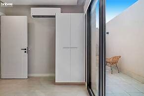 bnbmehomes-3BR Apt with Pvt Balcony-B1
