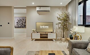 bnbmehomes-3BR Apt with Pvt Balcony-B1