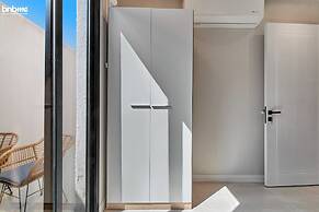 bnbmehomes-3BR Apt with Pvt Balcony-B1