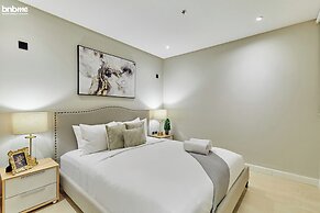 bnbmehomes-3BR Apt with Pvt Balcony-B1