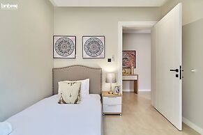 bnbmehomes-3BR Apt with Pvt Balcony-B1