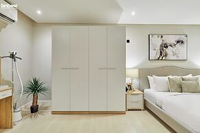 bnbmehomes-3BR Apt with Pvt Balcony-B1