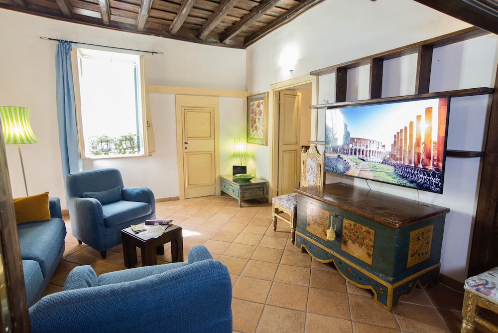 Trevi Fountain Apartment