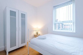 Spacious 4-Bed House Manchester