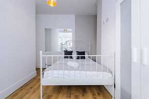 Spacious 4-Bed House Manchester