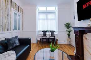 Spacious 4-Bed House Manchester