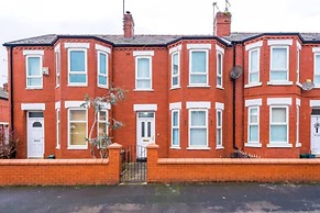 Spacious 4-Bed House Manchester