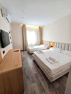 Azure Hotel Dhermi