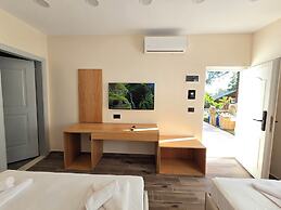 Azure Hotel Dhermi