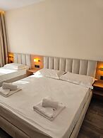 Azure Hotel Dhermi
