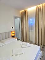 Azure Hotel Dhermi