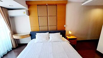 5C - 2 Bedroom Downtown Apartment With Shared Pool