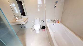 5C - 2 Bedroom Downtown Apartment With Shared Pool