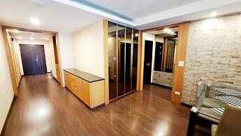 5C - 2 Bedroom Downtown Apartment With Shared Pool