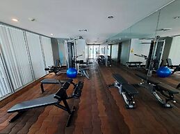 5C - 2 Bedroom Downtown Apartment With Shared Pool