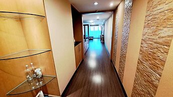 5C - 2 Bedroom Downtown Apartment With Shared Pool