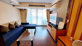5C - 2 Bedroom Downtown Apartment With Shared Pool