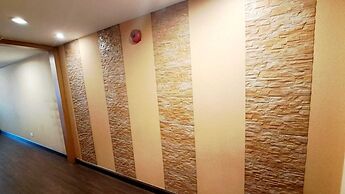5C - 2 Bedroom Downtown Apartment With Shared Pool