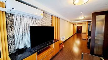5C - 2 Bedroom Downtown Apartment With Shared Pool