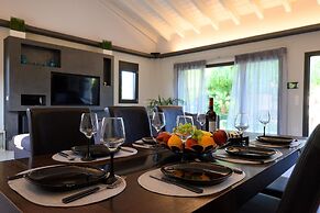Villa Black White Dassia