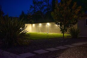 Villa Black White Dassia