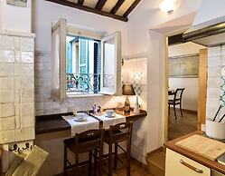 Estate4home - Trevi Fountain Apartment