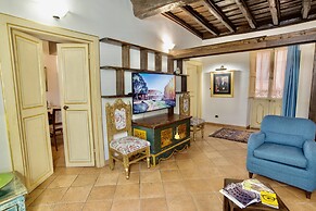 Estate4home - Trevi Fountain Apartment