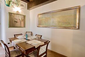 Estate4home - Trevi Fountain Apartment