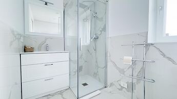 Fairmont Seafront Flamingo Suite by Ca-sa Check