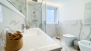 Fairmont Seafront Venice Suite by Ca-sa Chec